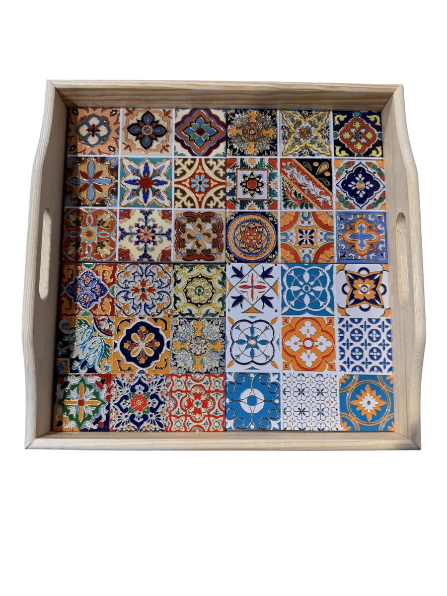 Serveringsbakke i keramik assorteret 31,7x31,7x6,5 cm.