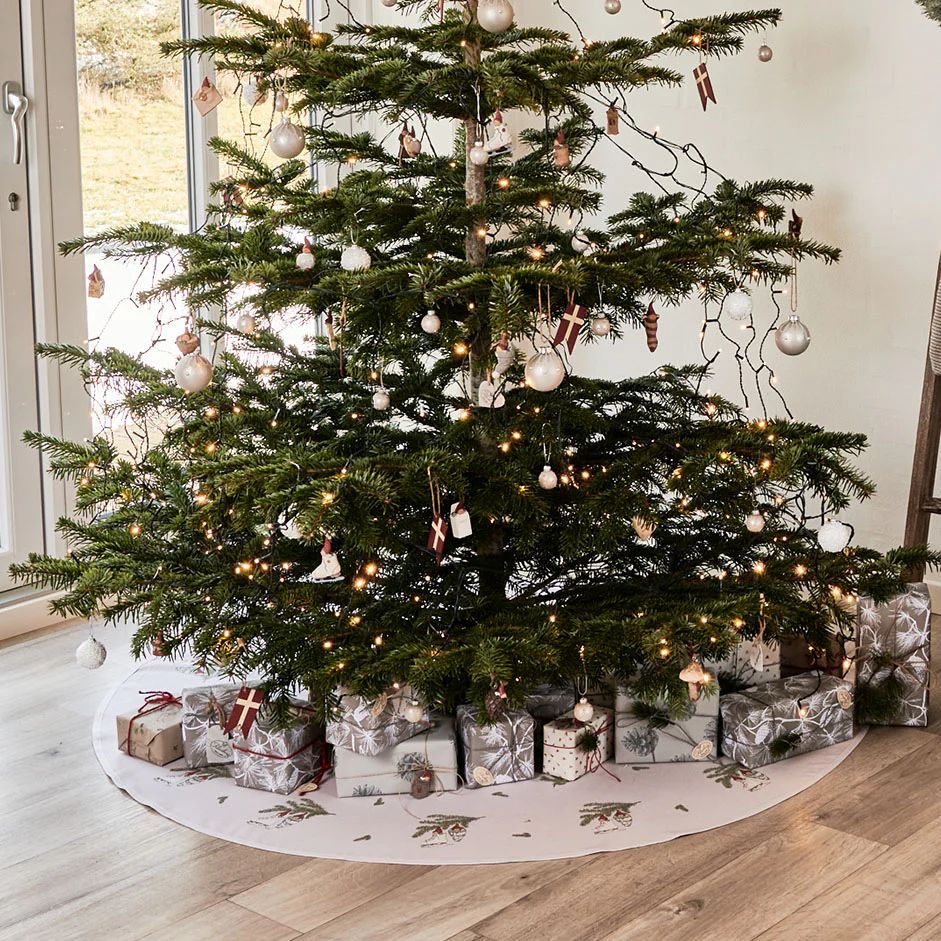 Klarborg Juletræstæppe Nisserik Ø140cm 