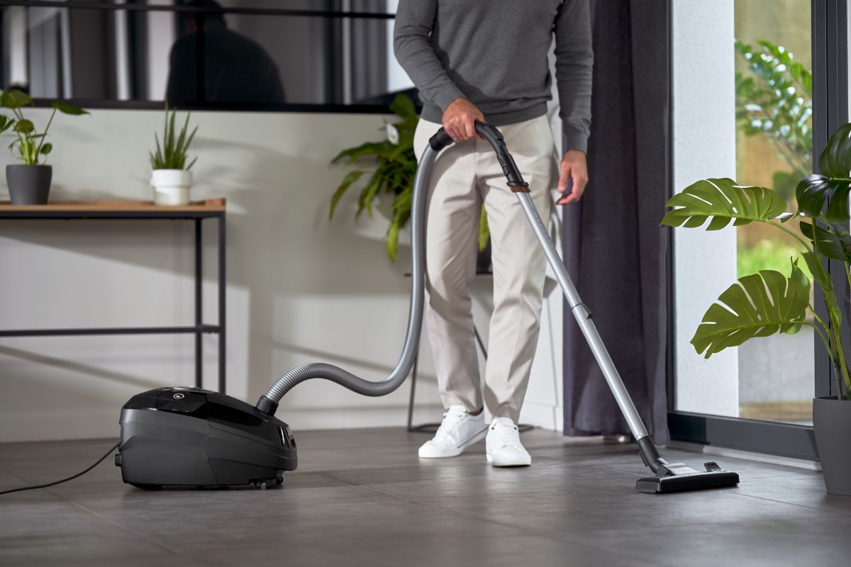 OBH Nordica støvsuger Green Force Max Silence sort
