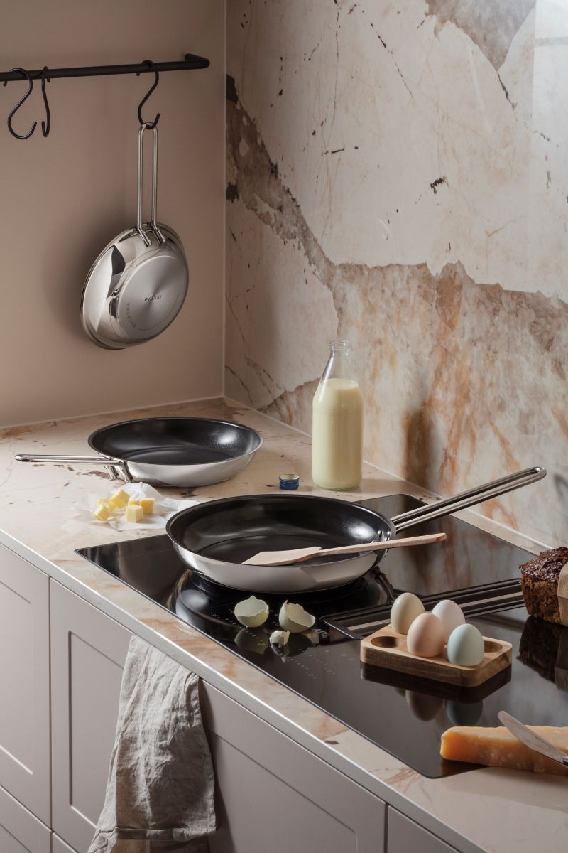 Eva Trio SS Stegepande med keramisk Slip-Let® belægning 30 cm.