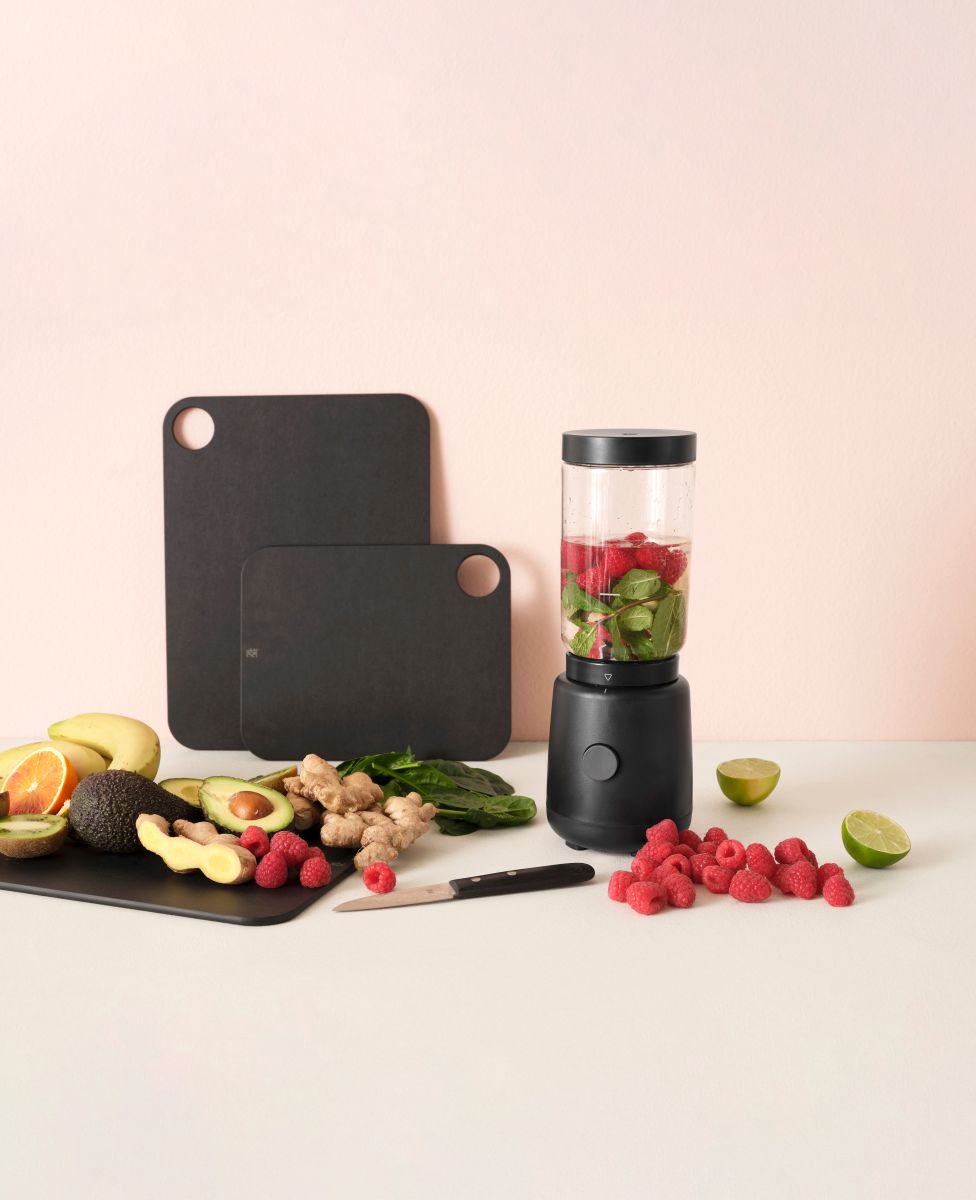 Rigtig By Stelton Cut-It Skærebræt i sort fibertræ 23,5x18,7 cm.