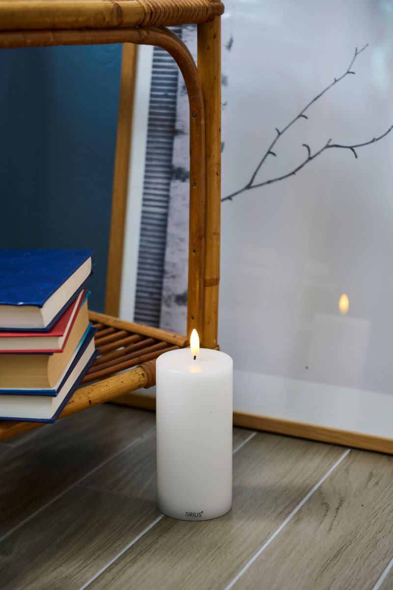 Sille Genopladelig LED bloklys Ø7,5XH15 cm. - hvid
