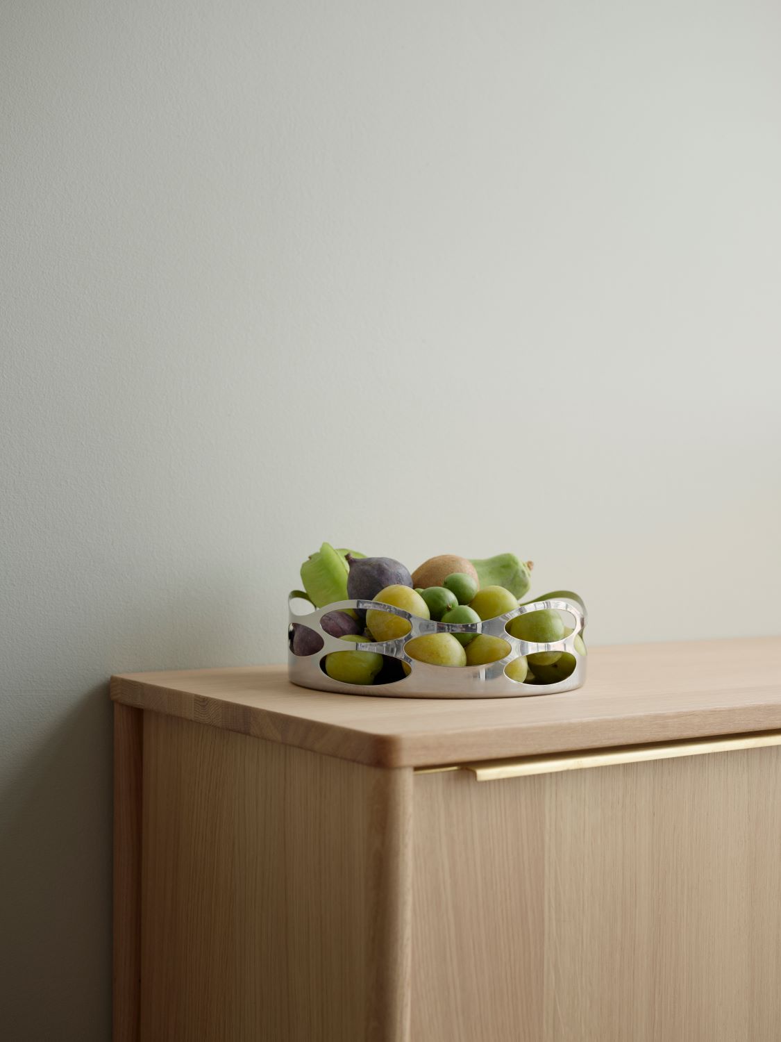 Stelton_x-28-3_x-28-3-1_x-28-3-4_Embrace_bread_tray_fruit_Lifestyle