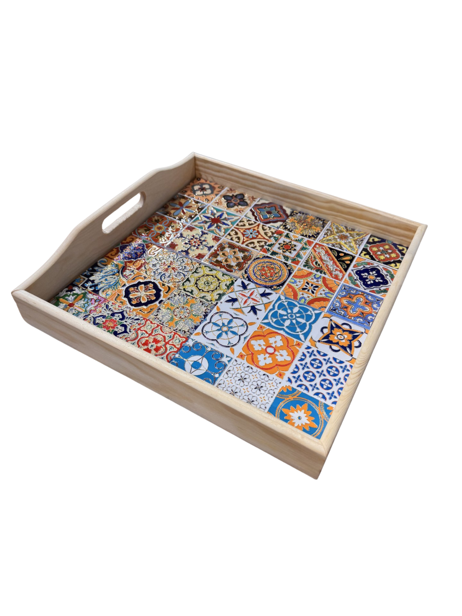 Serveringsbakke i keramik assorteret 31,7x31,7x6,5 cm.