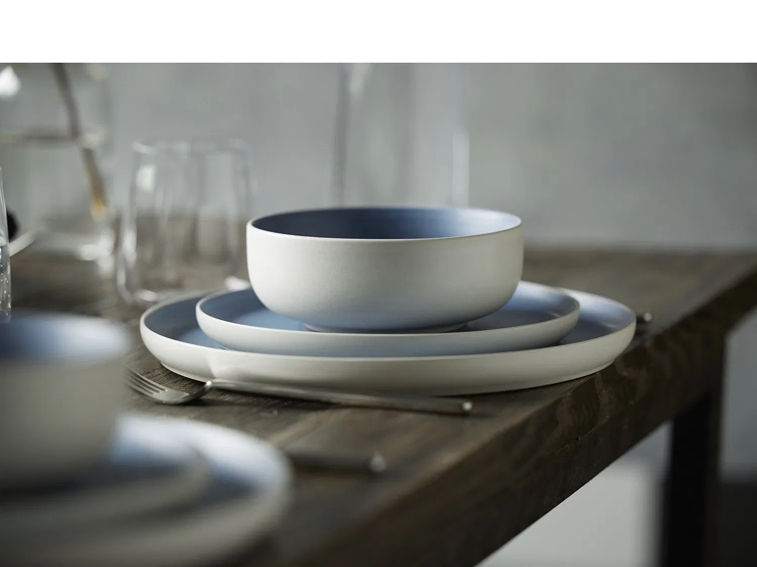 Studio Round North Middagstallerken Ø 27 cm. hvid/lys blå